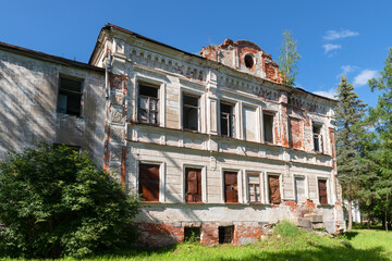 Fototapeta premium The old ruined building of the merchant's house