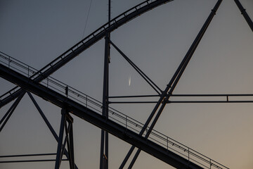 夕焼けと都会の空