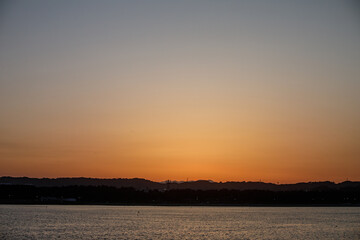 夕焼けと都会の空
