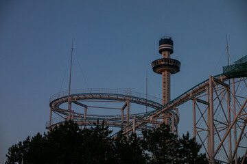 夕焼けと都会の空