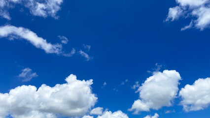 Fototapeta premium 澄み渡る青空と白い雲 沖縄の空