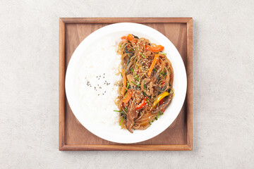 Japchae is a dish made by stir-frying vegetables, mushrooms, meat, and other ingredients and mixing them with boiled glass noodles.
