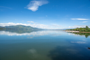Fototapeta premium Panoramic Lake and Mountain Range Natural Scenery