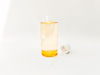 Brown serum bottle with white insulation. Used for storing serum, essential oils, traditional medicines, medicines, medical equipment.