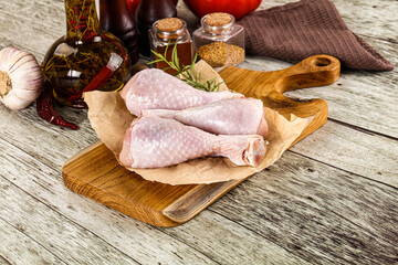 Raw chicken drumstick for roast