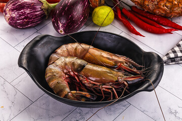 Raw Jumbo king tiger prawns