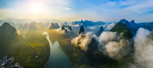 Crédence de cuisine Guilin Spectacular aerial view of the beautiful karst mountains and river natural landscape at sunrise in Guilin, China.  © ABCDstock