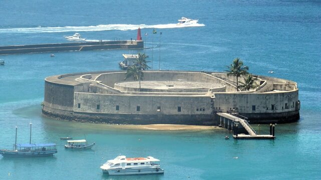 Forte de S&atilde;o Marcelo, tamb&eacute;m conhecido como Forte do Mar e que j&aacute; foi tamb&eacute;m designado Forte de Nossa Senhora do P&oacute;pulo, localiza-se em Salvador, capital do estado brasileiro da Bahia.