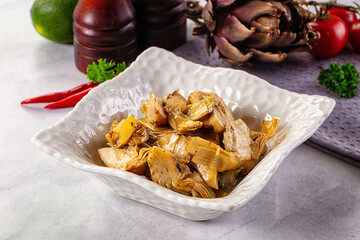 Marinated organic artichole with oil