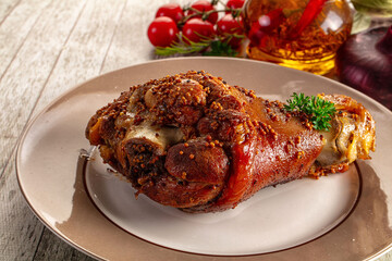 Baked pork knuckle with spices
