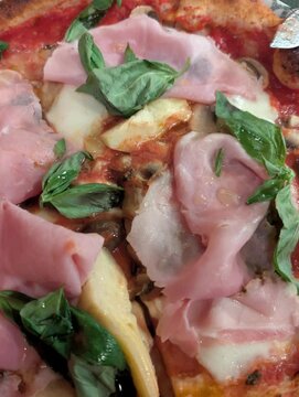 Pizza al piatto capricciosa gourmet