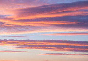 Obraz premium Stunning Sunset Sky with Pink, Orange, and Purple Clouds Atmospheric, Scenic, Cloudscape Background.