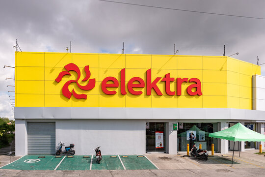 Elektra branch store, Electra department store facade and signage, Banco Azteca, Elektra Group, Salinas Group, Salinas Pliego, Salinas Westrup, Rocha Barocio Guadalajara, Jalisco, M&eacute;xico Oct. 13 2025.
