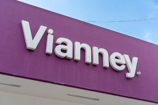 Facade of a Vianney retail store, specializing in home textiles and d&eacute;cor. The Vianney logo is visible on the entrance or awning. Guadalajara, Jalisco, Mexico, Oct. 15 2025.