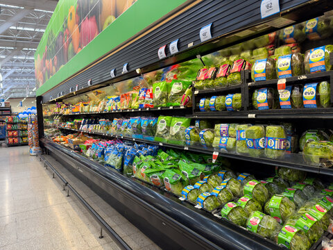 Fruit and vegetable cooler at walmart, chedraui, comercial mexicana, superama, City Market, costco, sams. Guadalajara, Jalisco, Mexico, October 13, 2025.