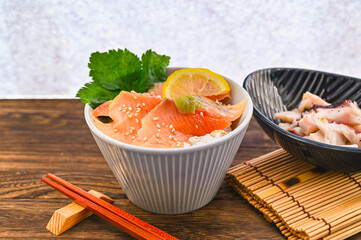 海鮮丼　サクラマス