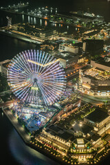 横浜ランドマークタワーから望むよこはまコスモワールドの夜景