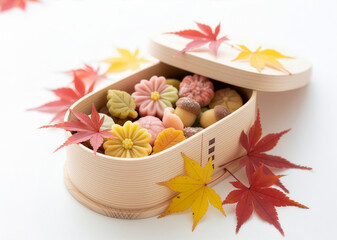 雅やかな秋の和菓子詰合せ：色鮮やかな紅葉と日本の伝統美