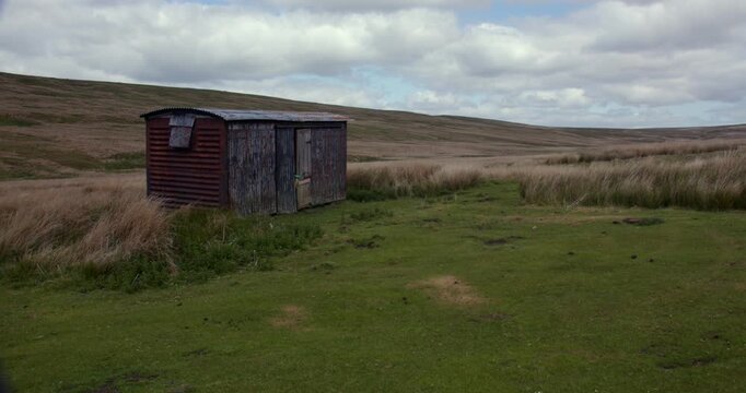 shot looking north up west stones dale with a old Shepherds Hut, next to stonesdale lane and bridge