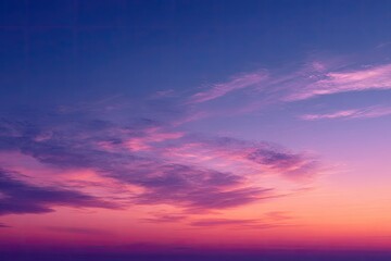 Obraz premium Vivid sky at dusk showcasing a gradient of colors; pinks, purples, oranges, and blues dominate