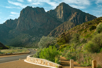 Spectacular rocky mountains dwarf Kogmanskloof.