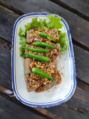 Fried tofu with fried garlic