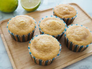 手作りのレモンヨーグルトマフィン