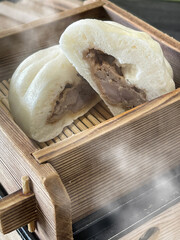 セイロで蒸して作る肉まん　断面の切り口