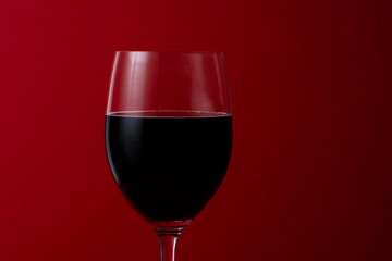 Close-up of a wine glass with red wine.  赤ワインが入ったワイングラスのクローズアップ
