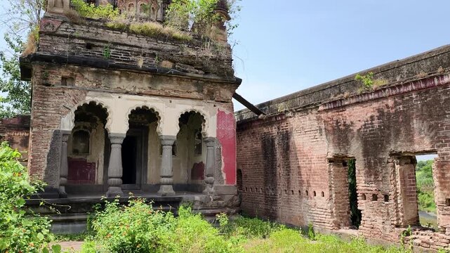 Limb Hatti Ghat is a place located on the Krishna River at Limb in Satara, Maharashtra, known for its ancient Shivalinga. It is a scenic spot that houses several beautiful temples.