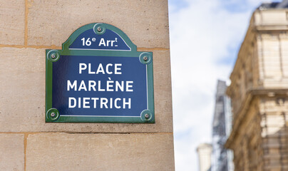 Naklejka premium La place Marlène Dietrich dans le quartier du 16e arrondissement de Paris en France.