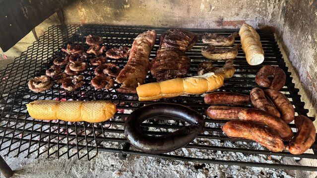 parrilla asado argentino, carnes, chorizzo,