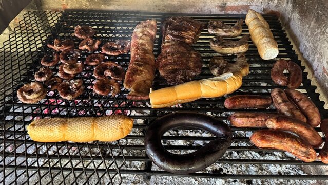 parrilla asado argentino, carnes, chorizzo,