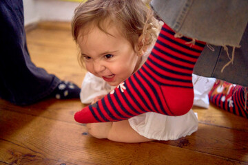 Naklejka premium the toddler is fussy and hides under the table