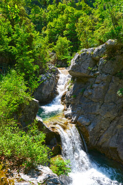 Vythos Waterfall in der Enipeas-Schlucht oberhalb von Litochoro, Griechenland