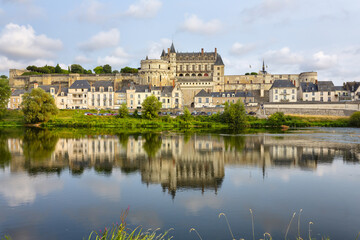Naklejka premium Amboise Castle Reflected in the River