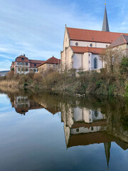 Obraz premium Inspired by Light – Hammelburg Perspectives: The St. John's church “Täuferkirche” and the Red Castle “Rotes Schloss” seen from the far end of the “Entenweiher” in early spring evening light