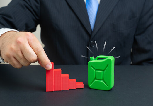 Graph of price reductions for green fuels. Reducing production costs and improving availability. Investment, energy analytics, and sustainable development presentations.