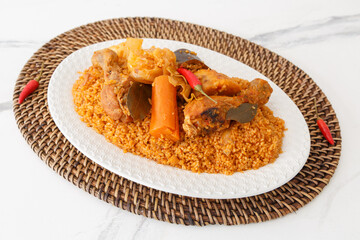 Thiep au poulet – plat traditionnel sénégalais à base de riz, légumes et épices, symbole de la cuisine africaine. Thiep, Tiep, Thiéb, Thiéboudienne, Tiep bou dien, Thieboudieune, Thieb au poulet, Tiep