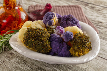 Steamed Colorful raw organic cauliflower cabbage
