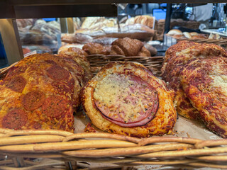 Assorted mini pizza displayed in bakery basket
