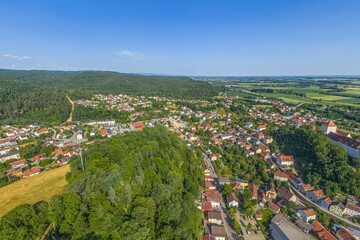 Die Stadt Wörth an der Donau im östlichen Kreis Regensburg aus der Vogelperspektive