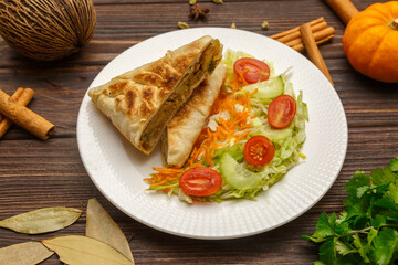 Kilangu Rotti – pain plat sri-lankais aux pommes de terre, spécialité traditionnelle du Sri Lanka. Cuisine sri-lankaise.