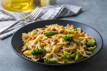 Pasta salad with tuna and vegetables