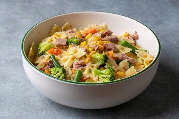 Pasta salad with tuna and vegetables