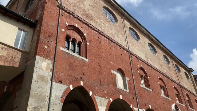 Palazzo dei Giureconsulti in Milan: Mannerist Architecture & Historic Civic Tower in Piazza Mercanti