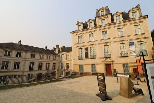 H&ocirc;tel de Limur, ou h&ocirc;tel des douves, ancien h&ocirc;tel particulier, vue de l'ext&eacute;rieur, ville de Vannes, d&eacute;partement du Morbihan, Bretagne, France