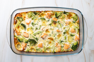 Salmon and broccoli gratin with melted mozzarella cheese