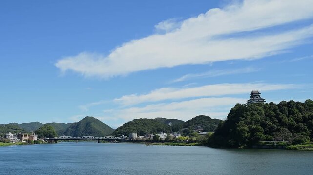 航空自衛隊岐阜基地所属機による異機種大編隊と犬山城 （愛知県犬山市, 2025年10月）