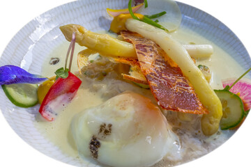 Oeuf mollet, asperges et jambon sec